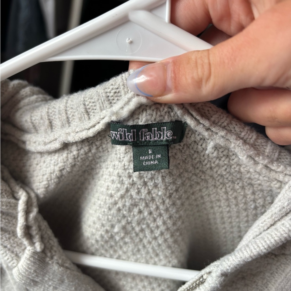 Cute sweater zip up - Picture 3 of 4